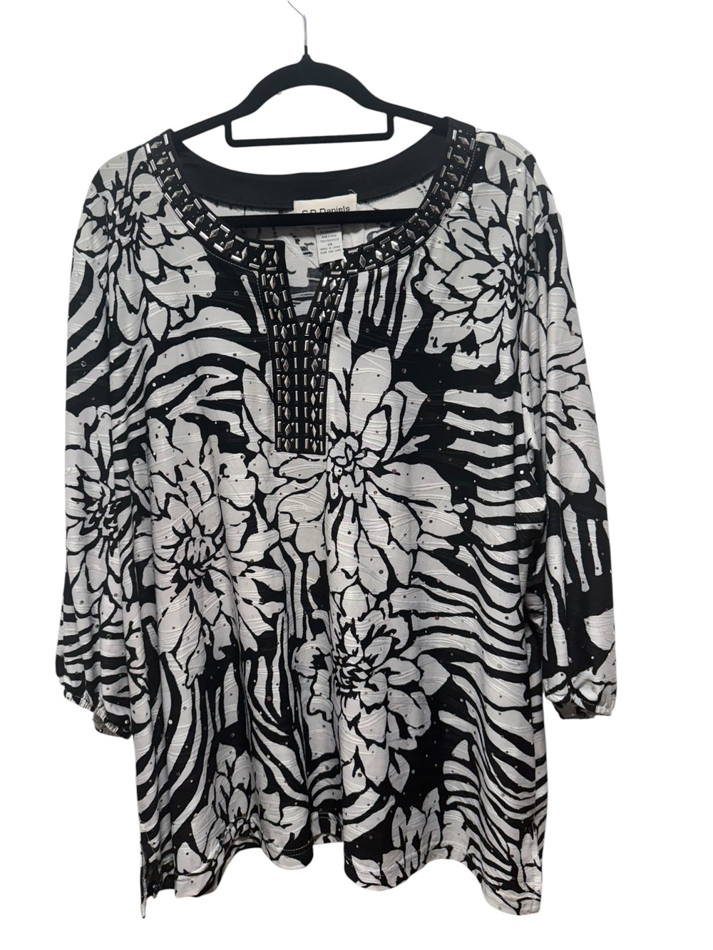 Black & White Floral-Print Tunic with Embellished Keyhole - Picture 1 of 2